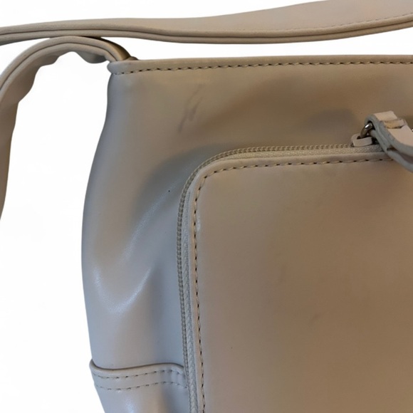 Vintage Nine West Cream Crossbody Bag with Sleek Modern Style - Picture 3 of 5